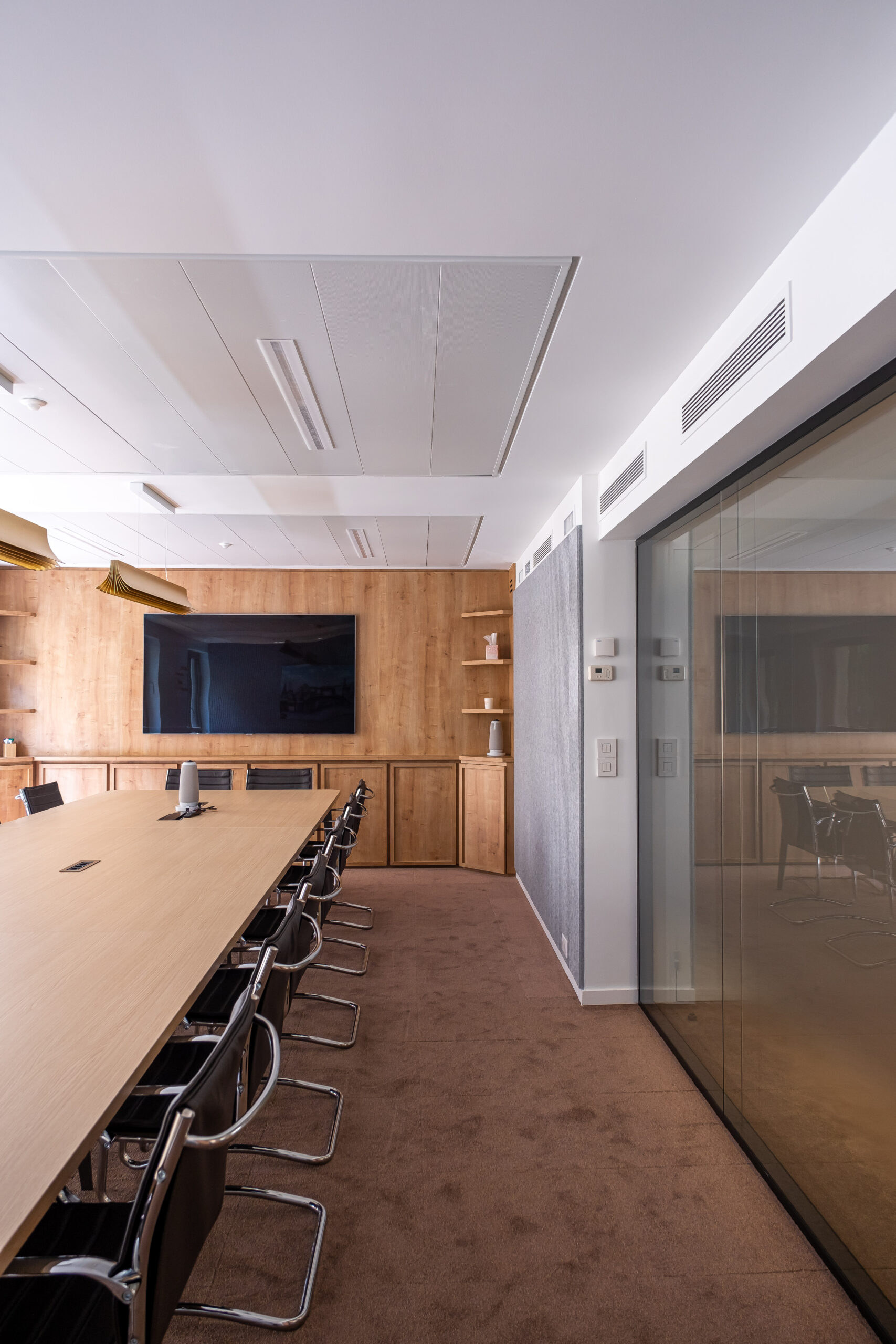 aménagament de bureaux paris - aménagement salle de réunion - studio Drouat - Architecte d'intérieur B2C et Designer​